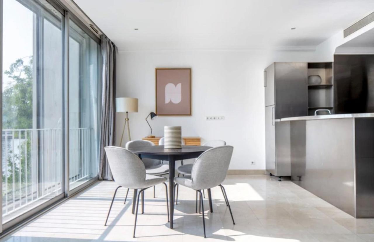 Bright 1Bedroom Apartment Centrally Located With Most Beautiful Views From Seine At 10 Minutes Walking From Beaugrenelle Shopping Mall And Eiffel Tower Parigi Esterno foto