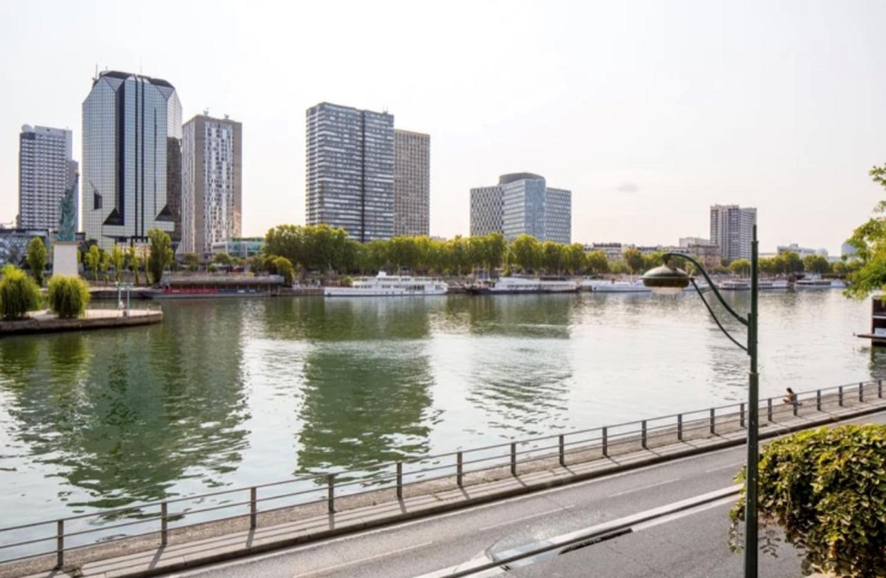 Bright 1Bedroom Apartment Centrally Located With Most Beautiful Views From Seine At 10 Minutes Walking From Beaugrenelle Shopping Mall And Eiffel Tower Parigi Esterno foto