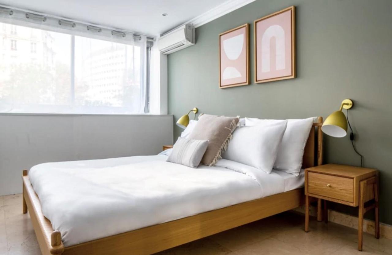 Bright 1Bedroom Apartment Centrally Located With Most Beautiful Views From Seine At 10 Minutes Walking From Beaugrenelle Shopping Mall And Eiffel Tower Parigi Esterno foto