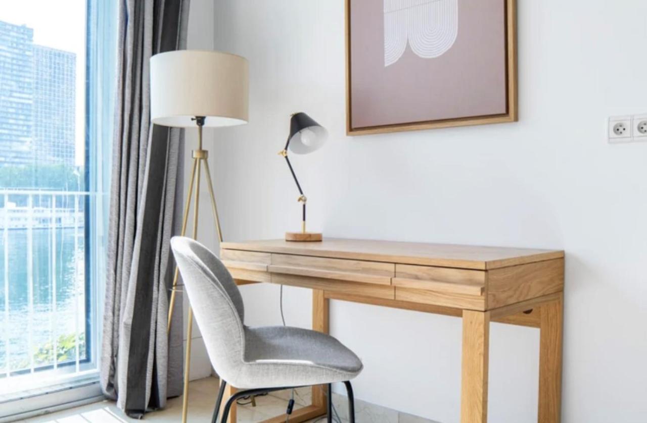 Bright 1Bedroom Apartment Centrally Located With Most Beautiful Views From Seine At 10 Minutes Walking From Beaugrenelle Shopping Mall And Eiffel Tower Parigi Esterno foto
